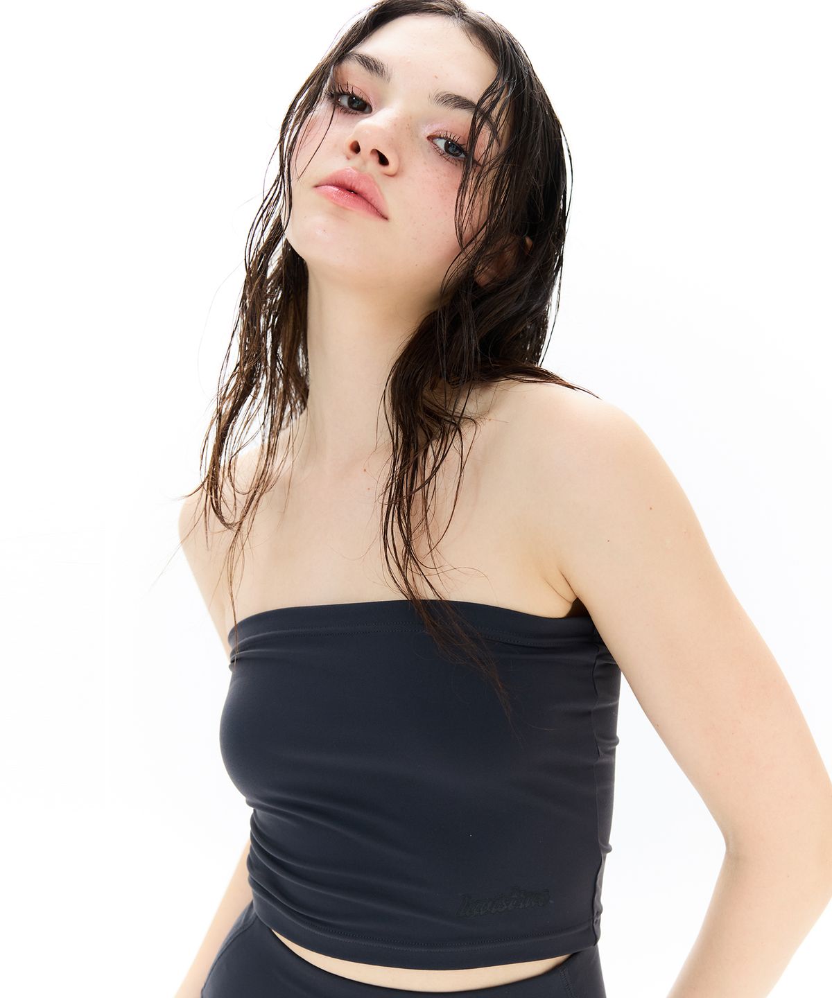 러브이즈트루(LUVISTRUE) BE LOGO TUBE TOP(CHARCOAL)