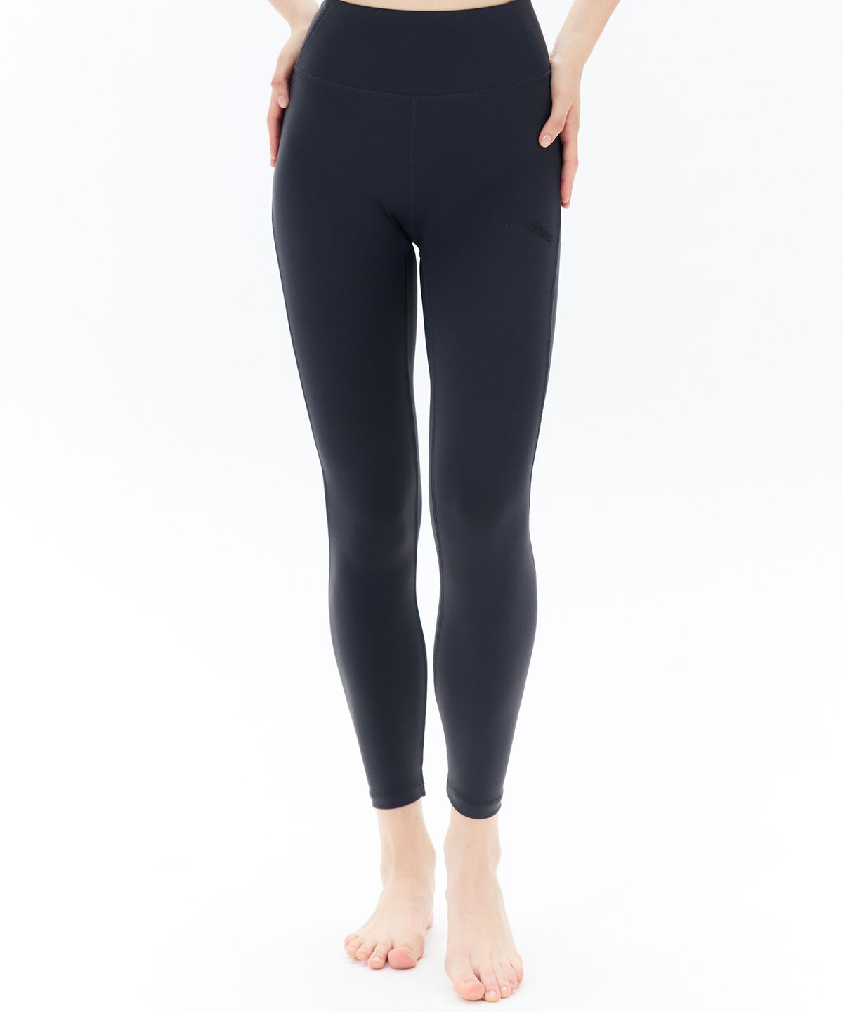 러브이즈트루(LUVISTRUE) BE LOGO LEGGINGS(CHARCOAL)
