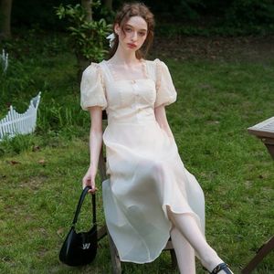 Cest_Pearlescent texture ruffle dress