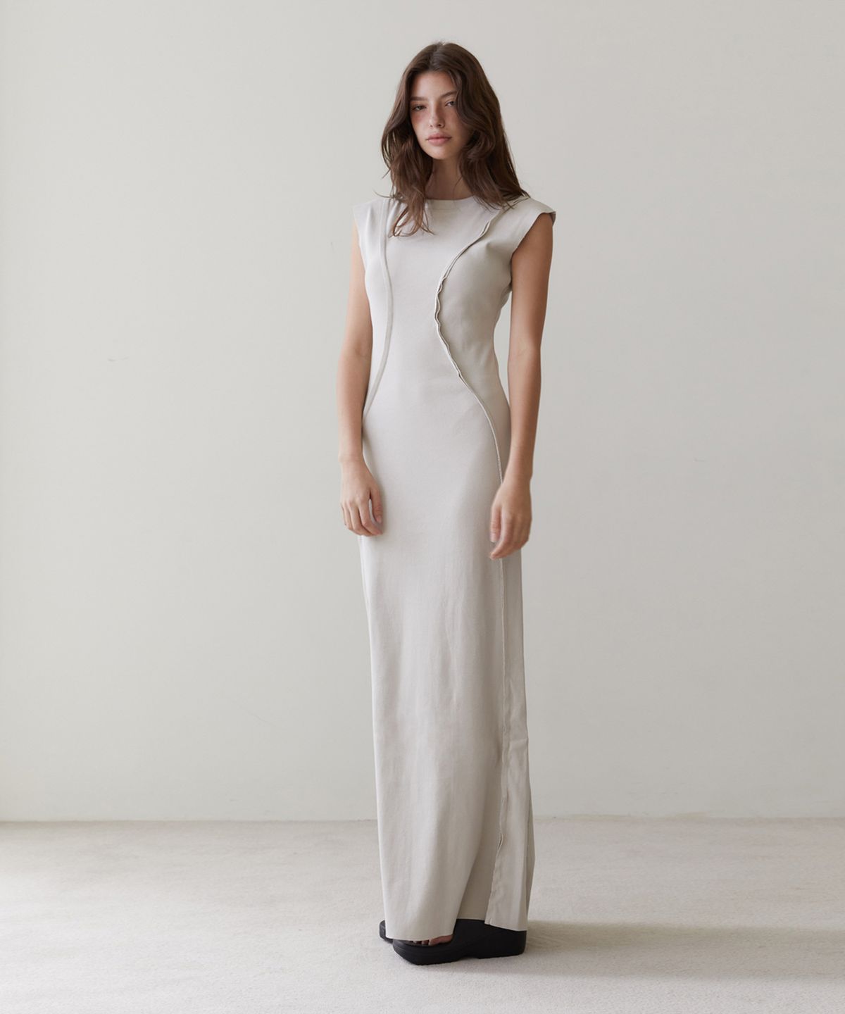 르브아시스(REVOIRSIS) RVIS cutting maxi dresses beige