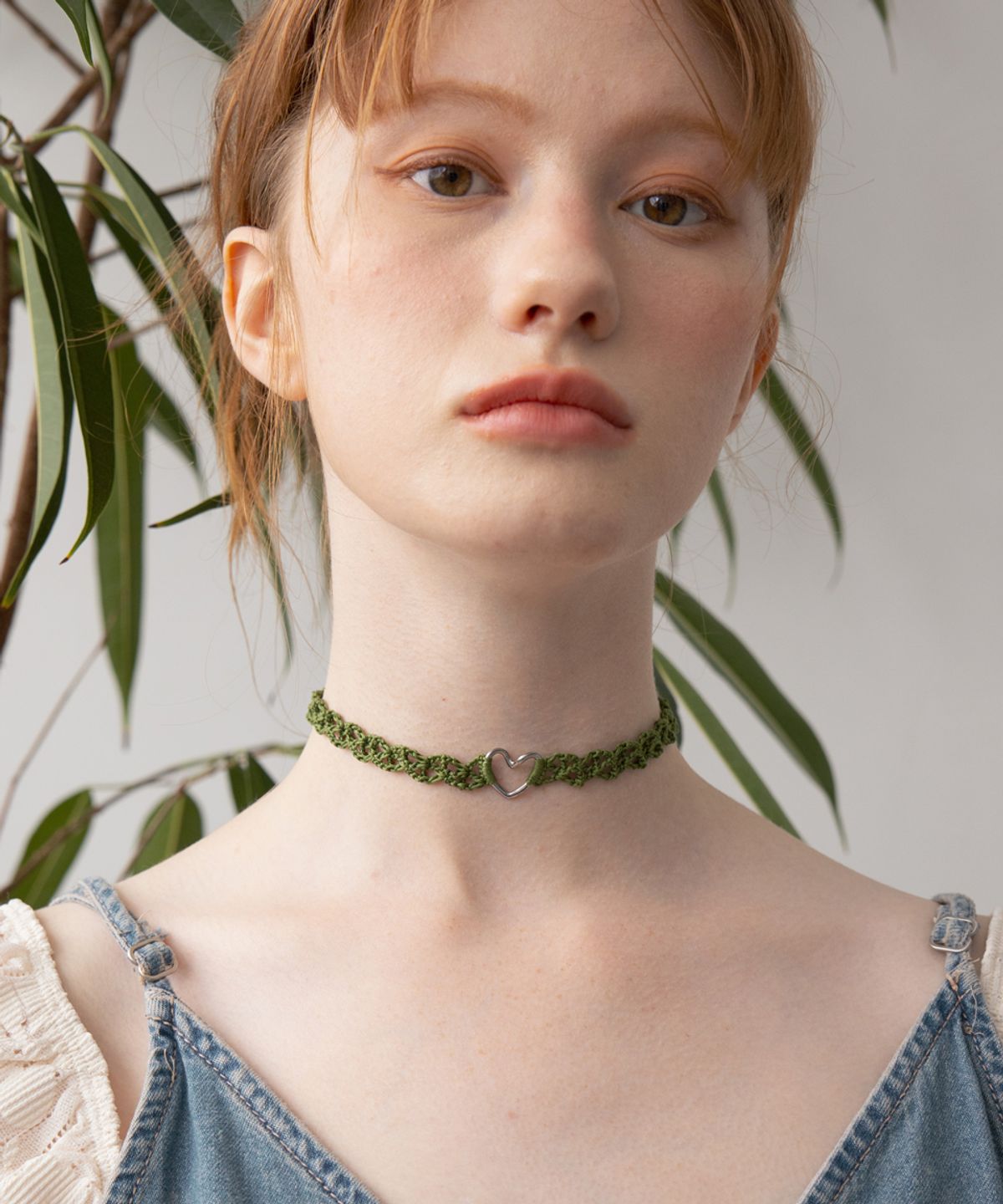 메리모티브(MERRYMOTIVE) Line heart with olive green knit choker