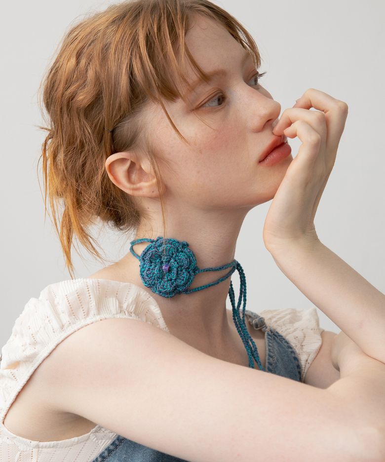 Crochet corsage knit necklace (blue)