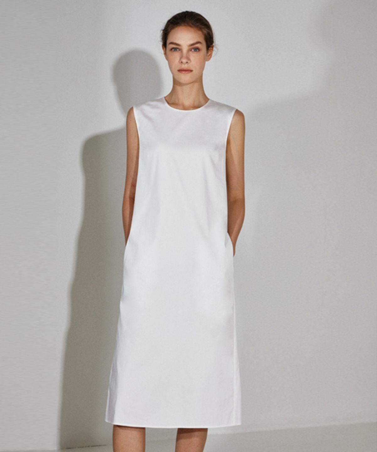 리디피(RIDIFI) COTTON NATURAL SLEEVELESS DRESS_WHITE