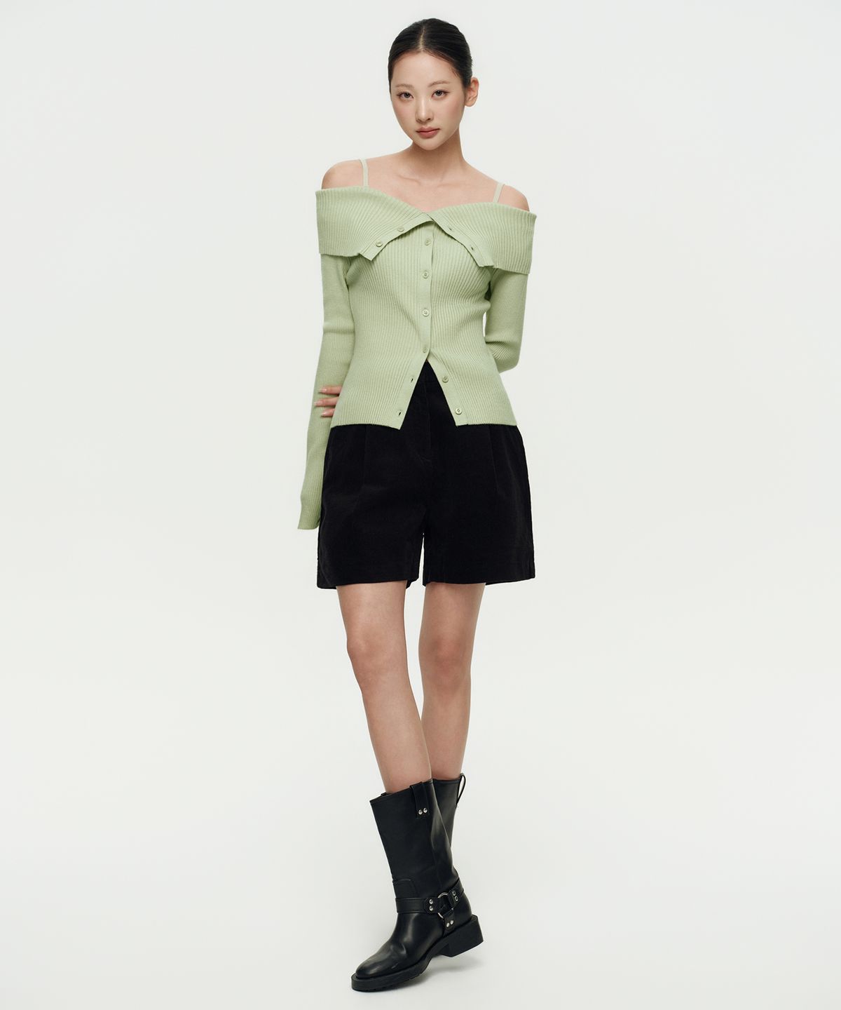무신사 스탠다드 우먼(MUSINSA STANDARD WOMAN) 우먼즈 원 턱 와이드 코듀로이 쇼츠 [블랙]
