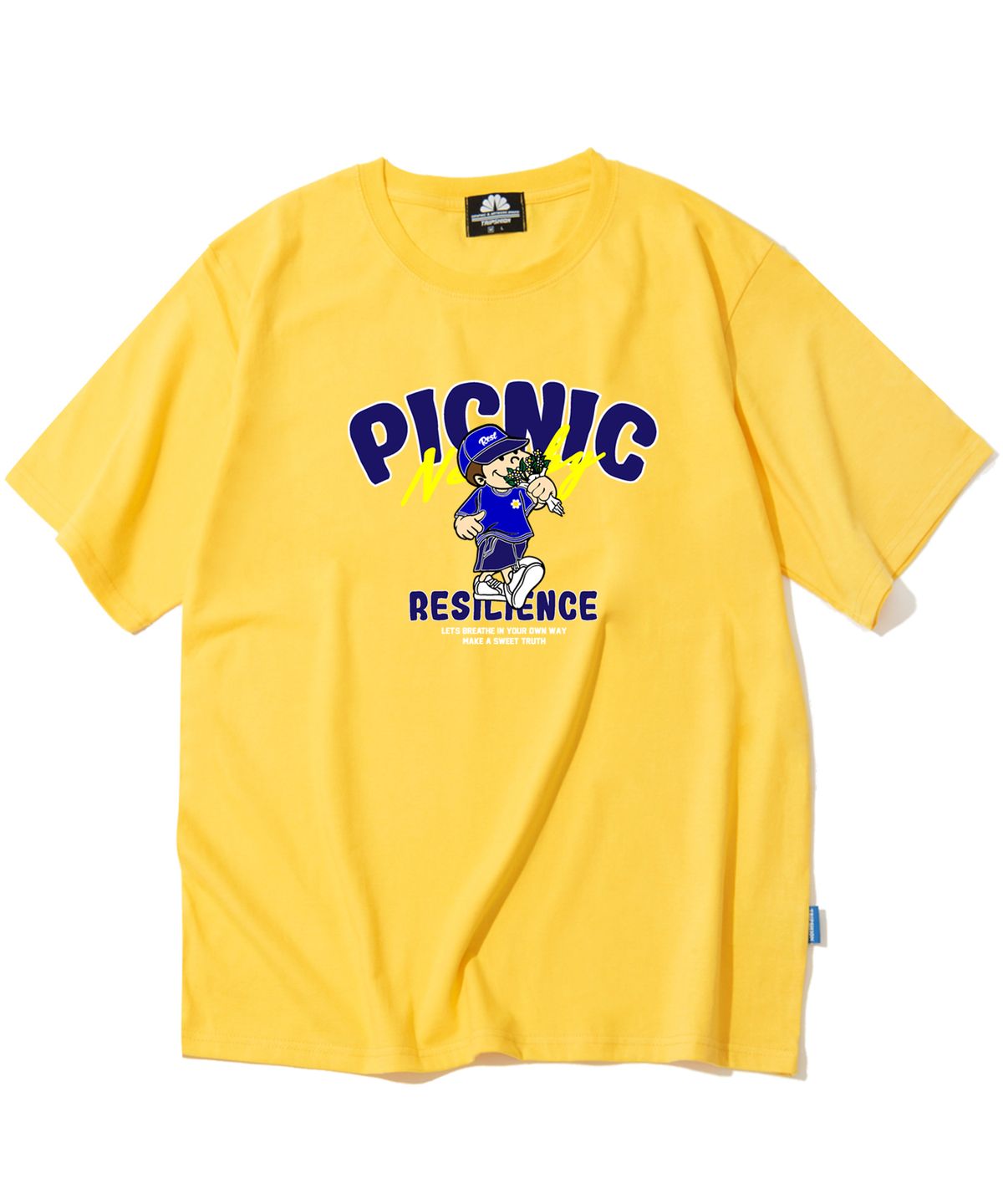 트립션(TRIPSHION) PICNIC BOY GRAPHIC 티셔츠 - 옐로우