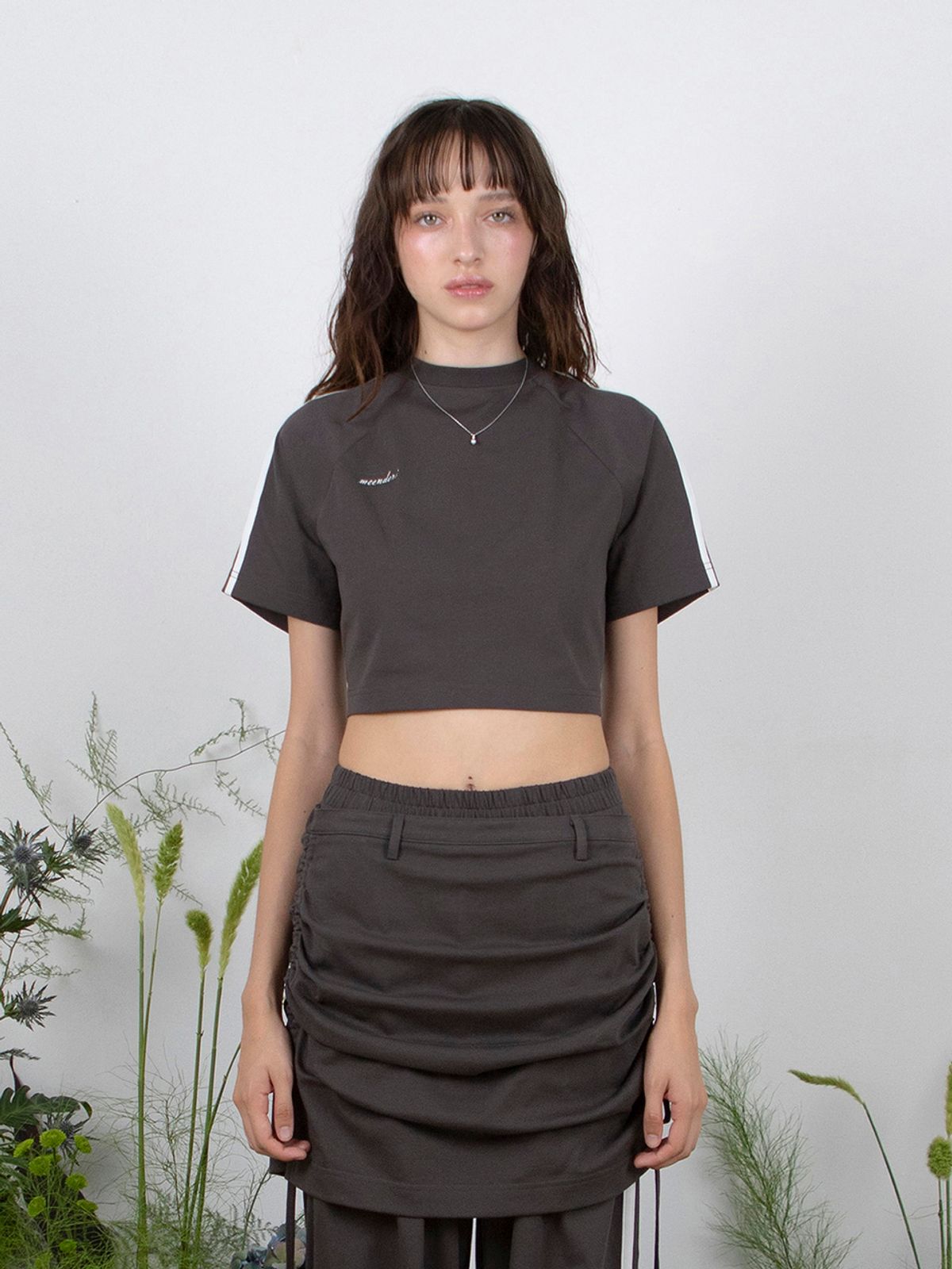 민더리(MEENDERI) BACK LACE-UP TRACK TOP - CHARCOAL