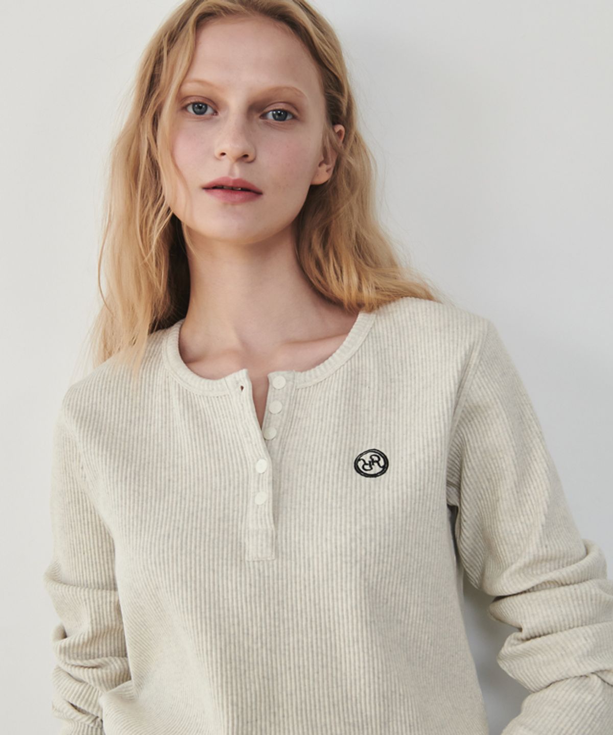 론론(RONRON) HENRYNECK LONG SLEEVE OATMEAL