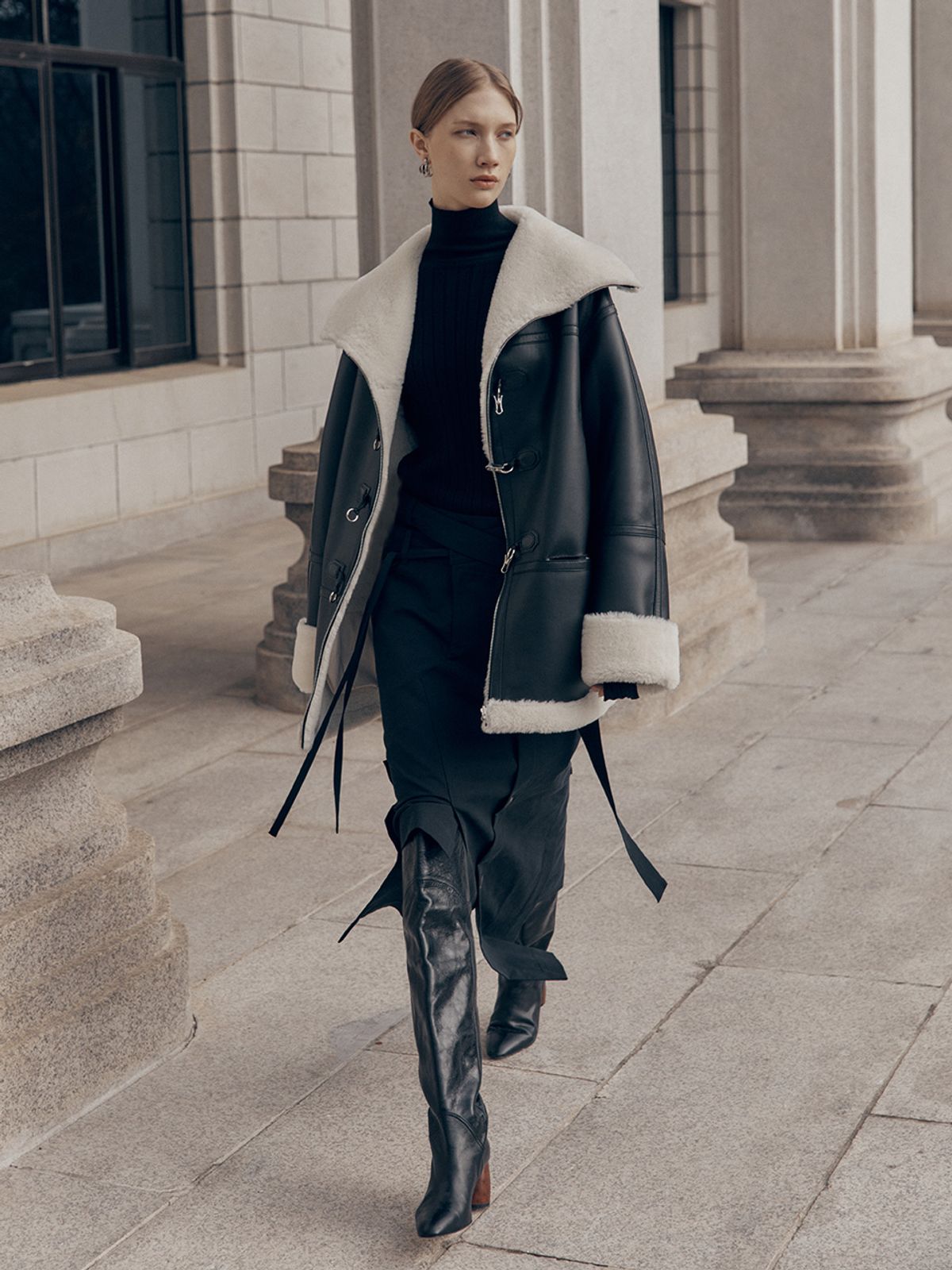 뮤제(MUSEE) DARIA Faux-Shearing Reversible Mustang Coat-Black