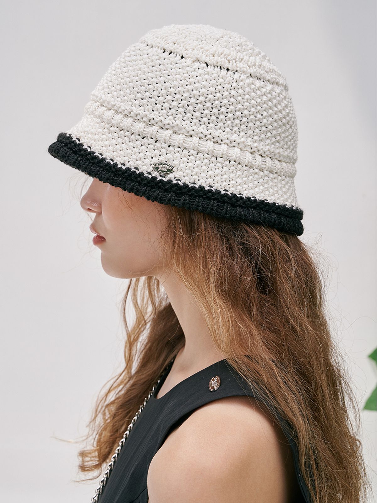 썸웨어버터(SOMEWHEREBUTTER) pendant knit bucket hat - ivory