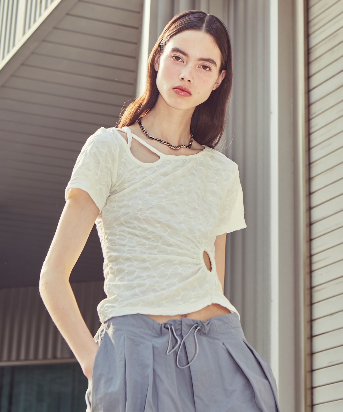바이탈싸인(VITALSIGN) [LINE] Hole Shirring Strap T-shirt (Ivory)