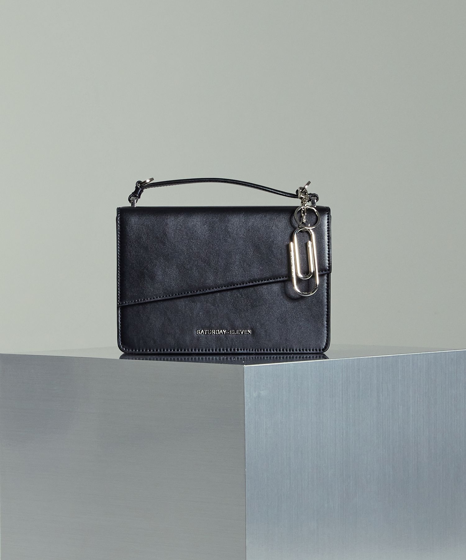 MUSINSA公式 | SATURDAY ELEVEN Handle Cross Body Bag - Black