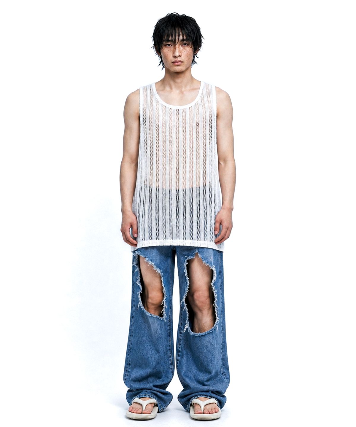 씨웨어 바이 더 지니어스(C WEAR BY THE GENIUS) 시스루 크래프트 니트 슬리브리스 화이트