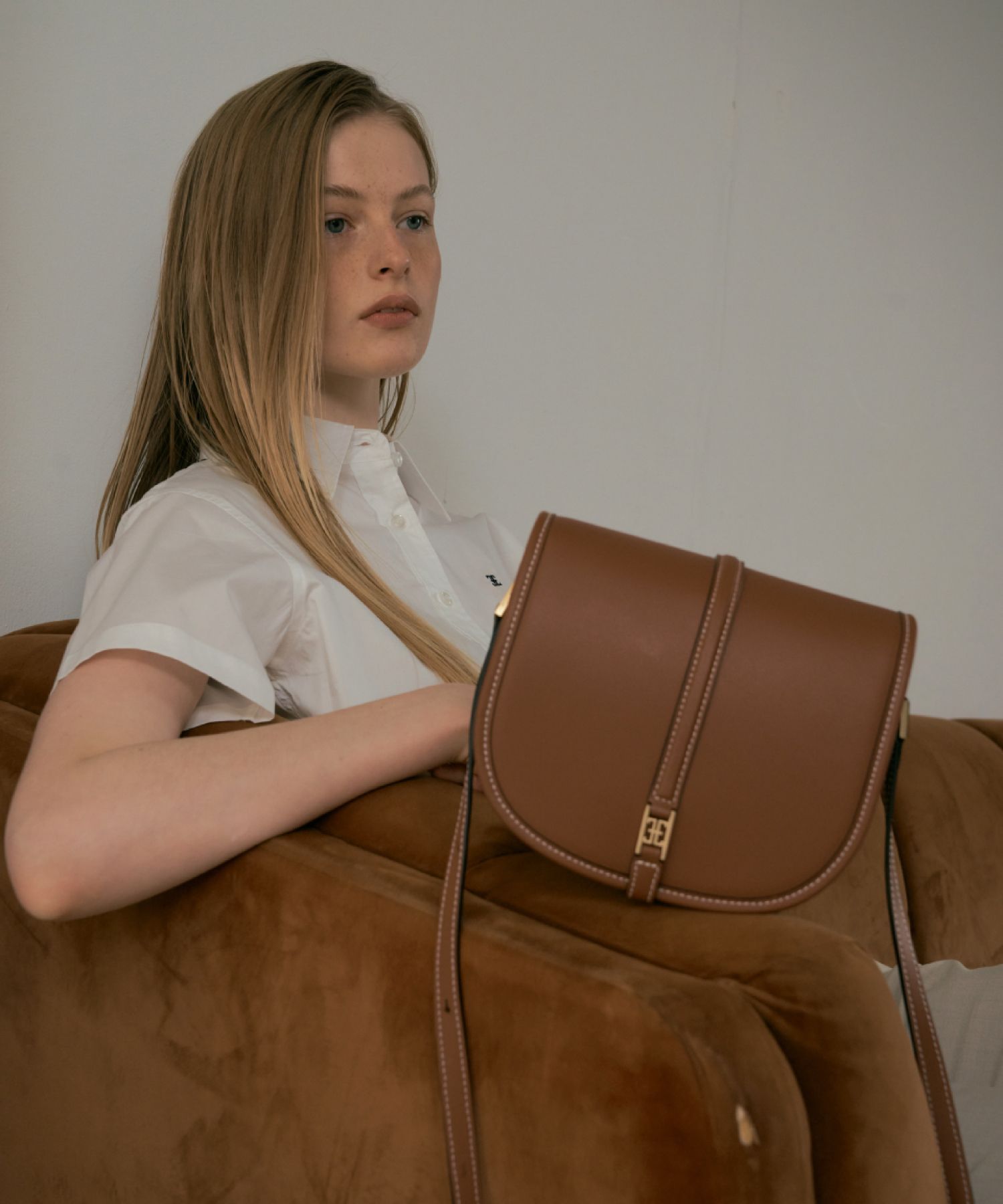 FOLNUA CLASSIC LOGO POCHE BAG BROWN - STITCH | ファッション