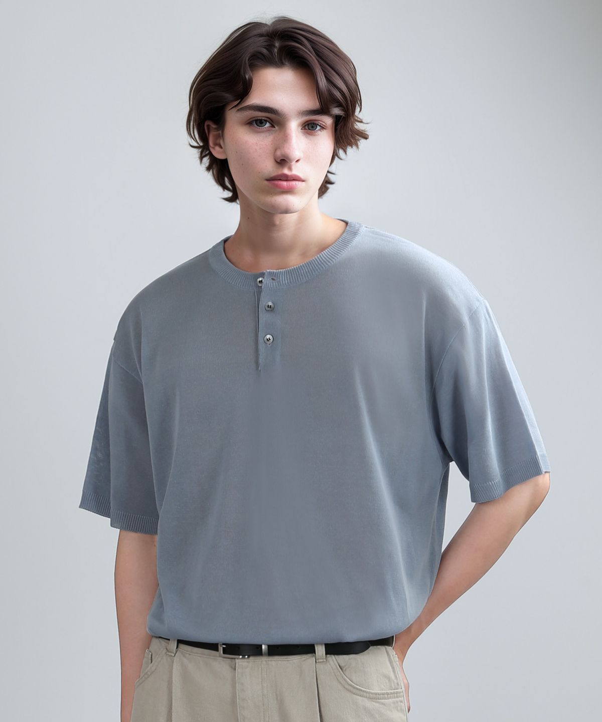 베리베인(VERYVAIN) HENLEY NECK HALF MESH-KNIT (ASH BLUE)