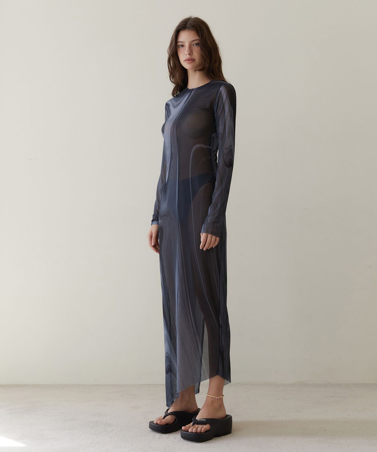 르브아시스(REVOIRSIS) RVIS net maxi dresses multi black