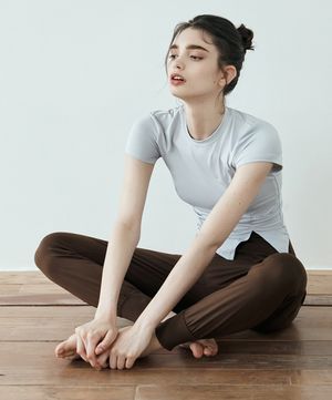 여성 요가복 DEVI-T0093-그레이 필라테스 웨이크 슬릿 반팔티