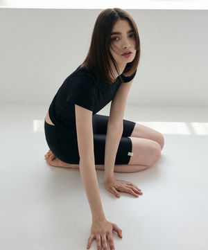 여성 요가복 DEVI-T0093-블랙 필라테스 웨이크 슬릿 반팔티