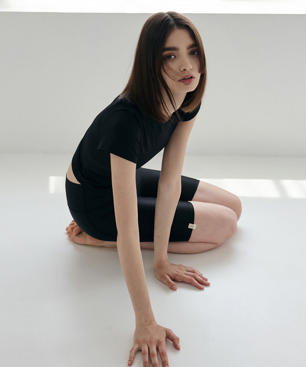 데비웨어(DEVIWEAR) 웨이크 슬릿 반팔티 DEVI-T0093-블랙