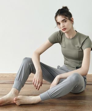 여성 요가복 DEVI-T0093-카키 필라테스 웨이크 슬릿 반팔티