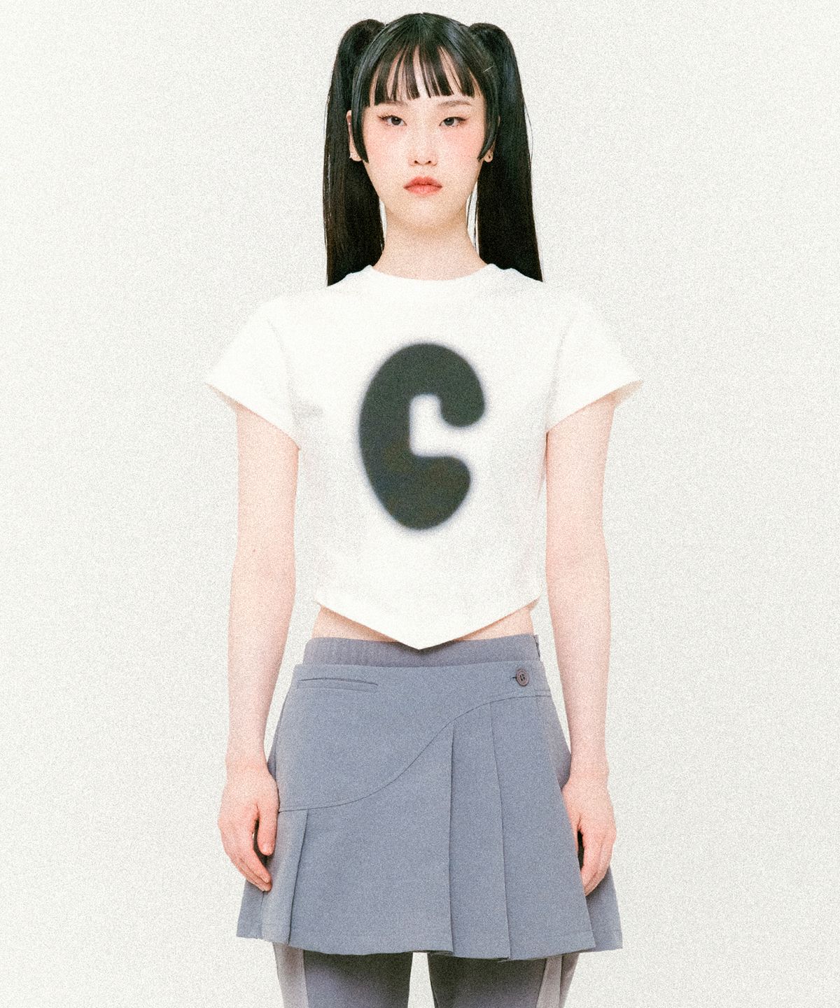 꼬리에(CCORIE) 심볼 스카프 크롭 반팔 티셔츠 화이트