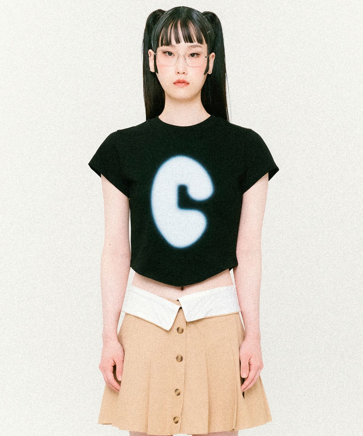 꼬리에(CCORIE) 심볼 스카프 크롭 반팔 티셔츠 블랙