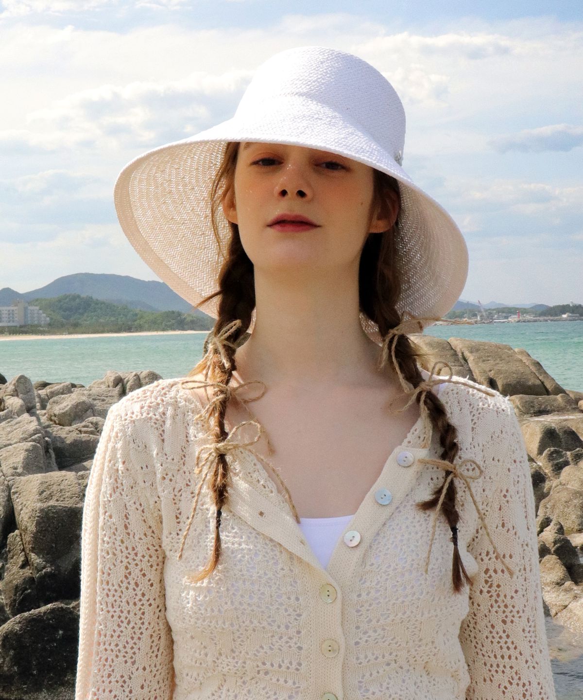 엘케블룸(ELKE BLOEM) AGAVE WIDE WHITE BUCKET HAT