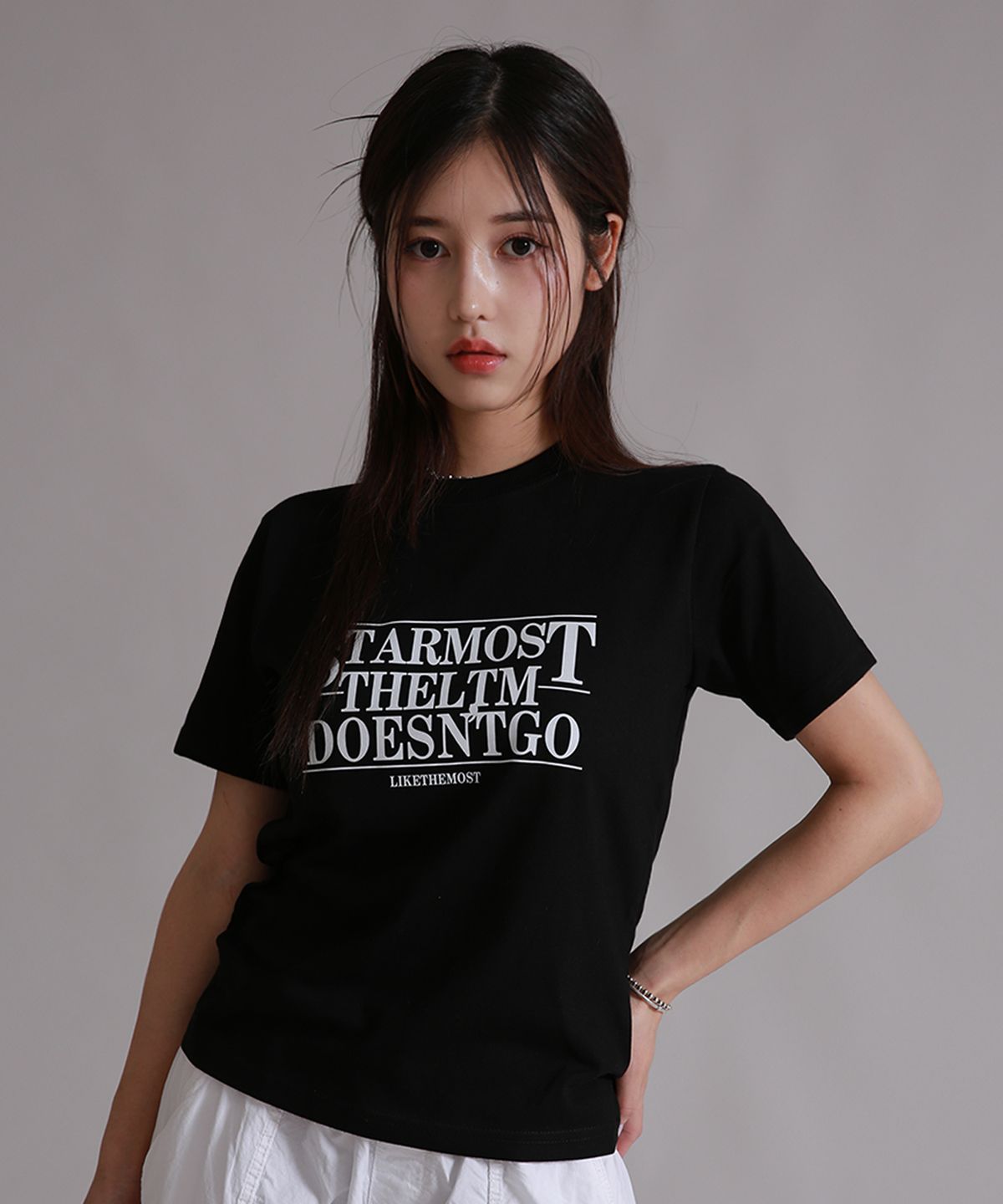 라이크더모스트(LIKE THE MOST) 23LST009 스타모스트 우먼 레귤러 베이직 티셔츠