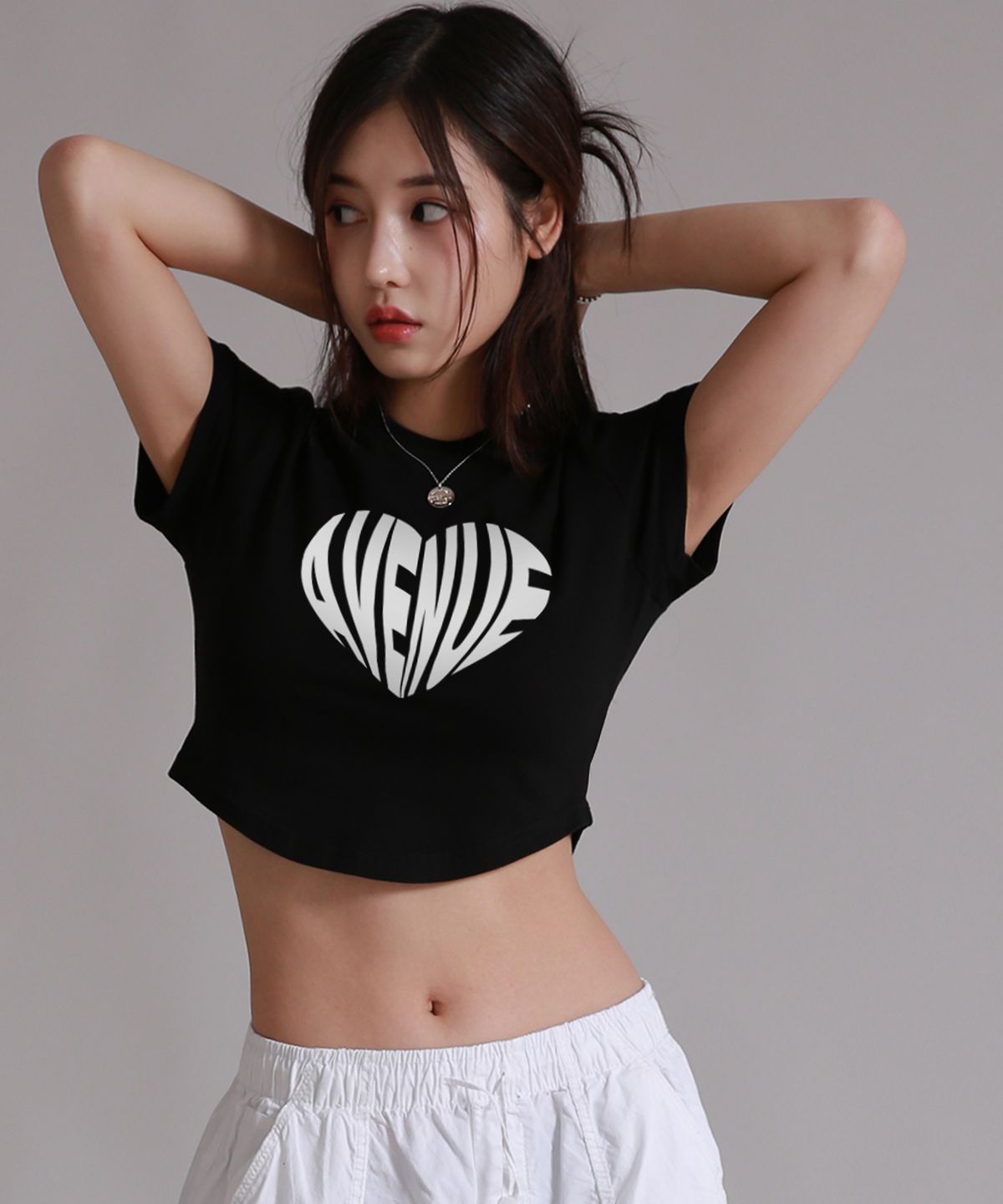 라이크더모스트(LIKE THE MOST) 하트 에비뉴 우먼 언발란스 크롭티셔츠