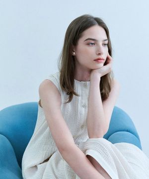 시어서커 슬리브리스 셔링 롱 원피스 - 아이보리