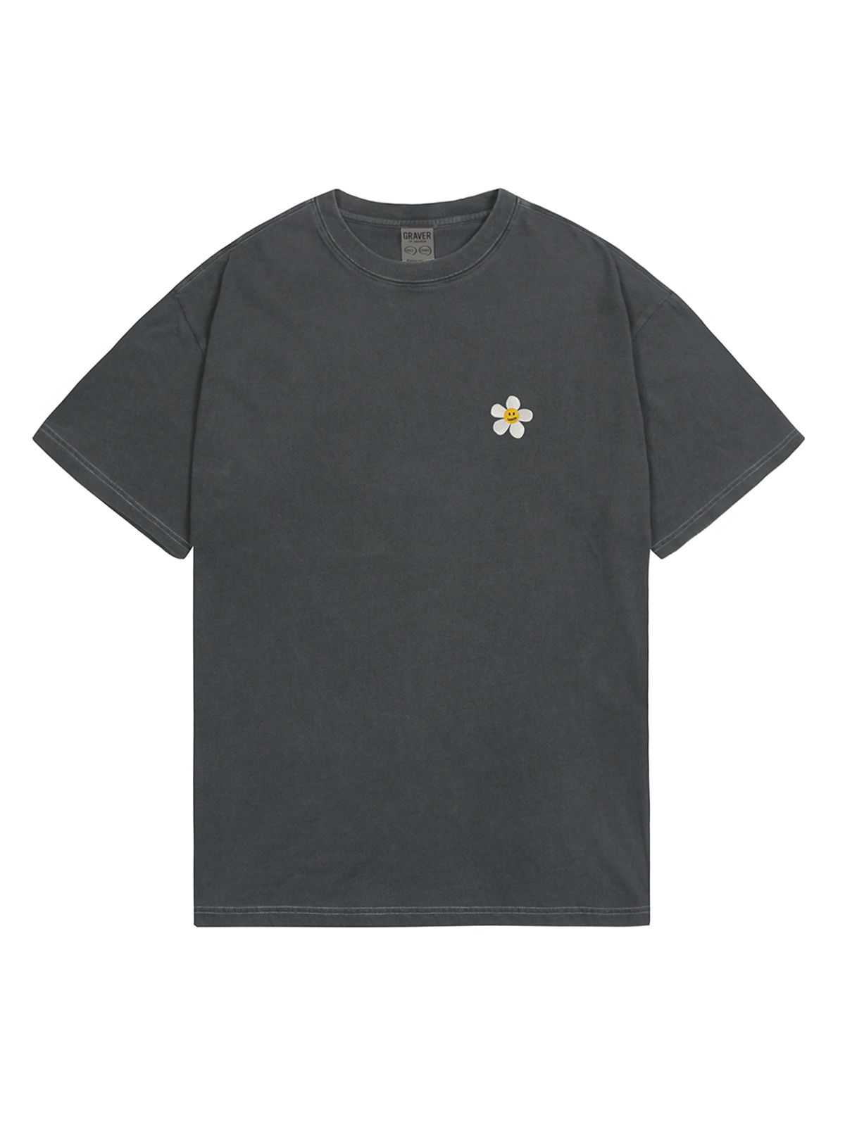 그레이버(GRAVER) [UNISEX]플라워 스마일로고 자수 피그먼트 반팔티_블랙차콜