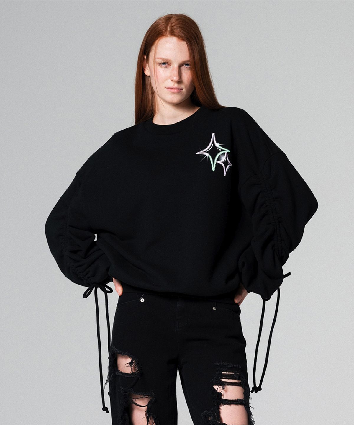 워브먼트(WOVEMENT) Twinkle graphic sweatshirt BLACK WBCFTP007BK