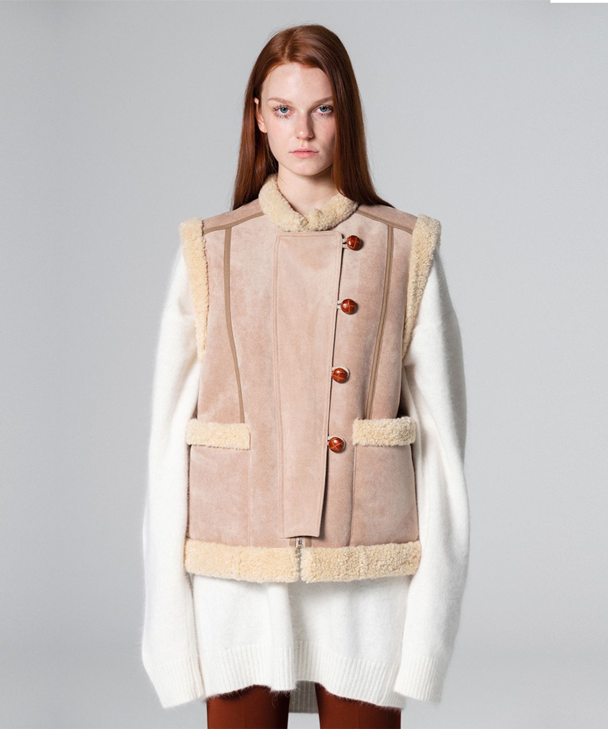 워브먼트(WOVEMENT) Fluffy suede mustang vest BEIGE WBCFVT001BE