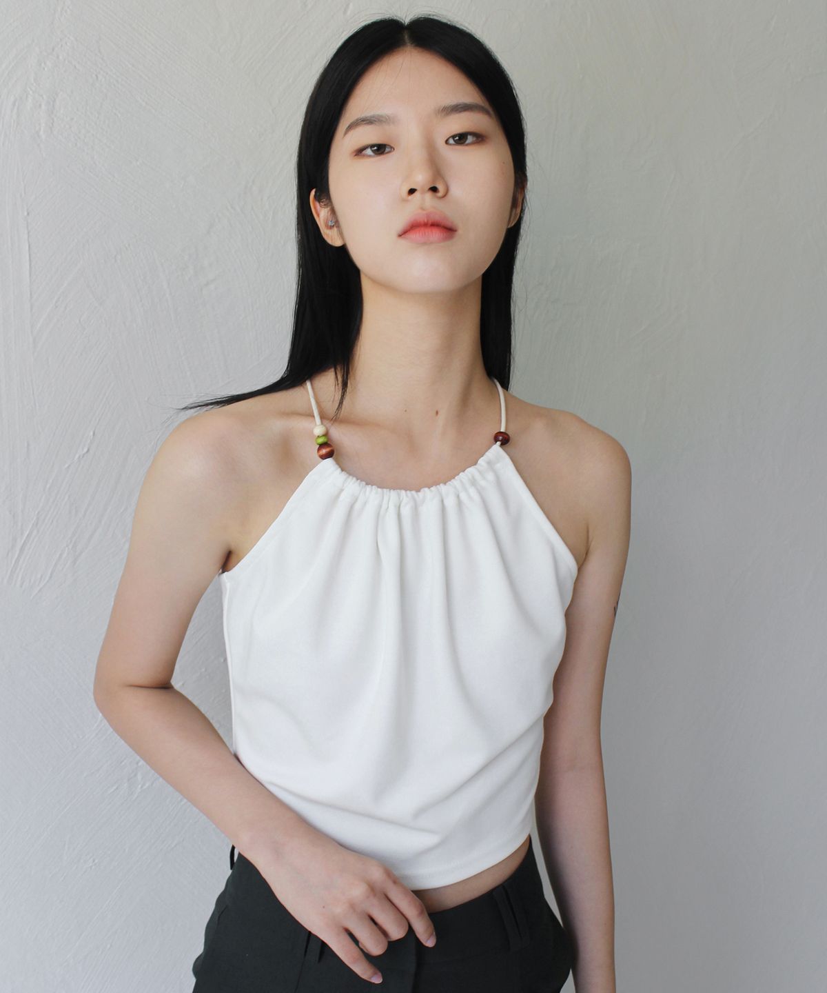 루바티(RUBATI) Halterneck Wooden Beads Top (IVORY)