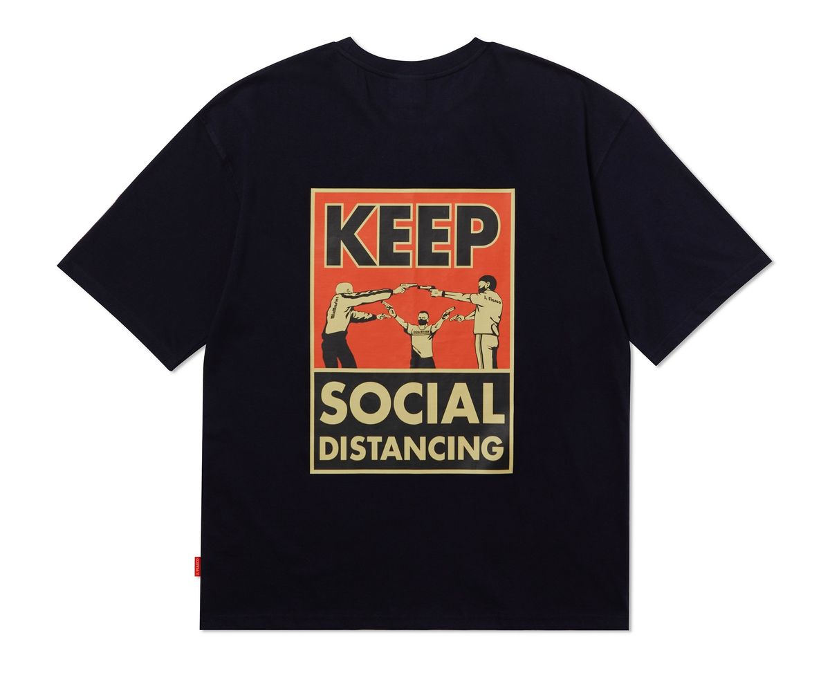 제이피아스코(J FIASCO) 사회적거리두기 킵소셜디스턴싱 그래픽 티셔츠 [네이비]
