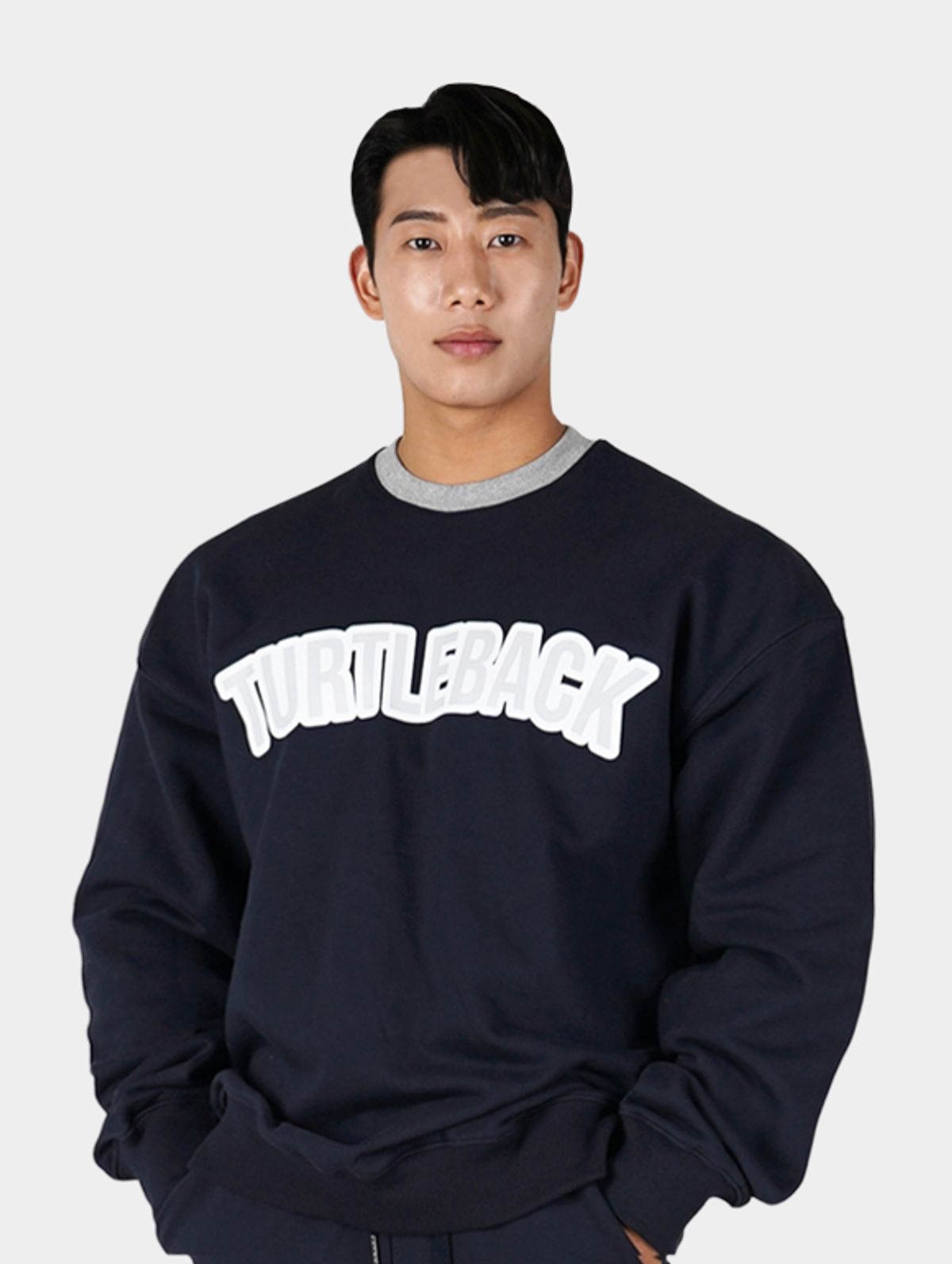 터틀백(TURTLEBACK) 투톤 오버핏 맨투맨 [네이비]
