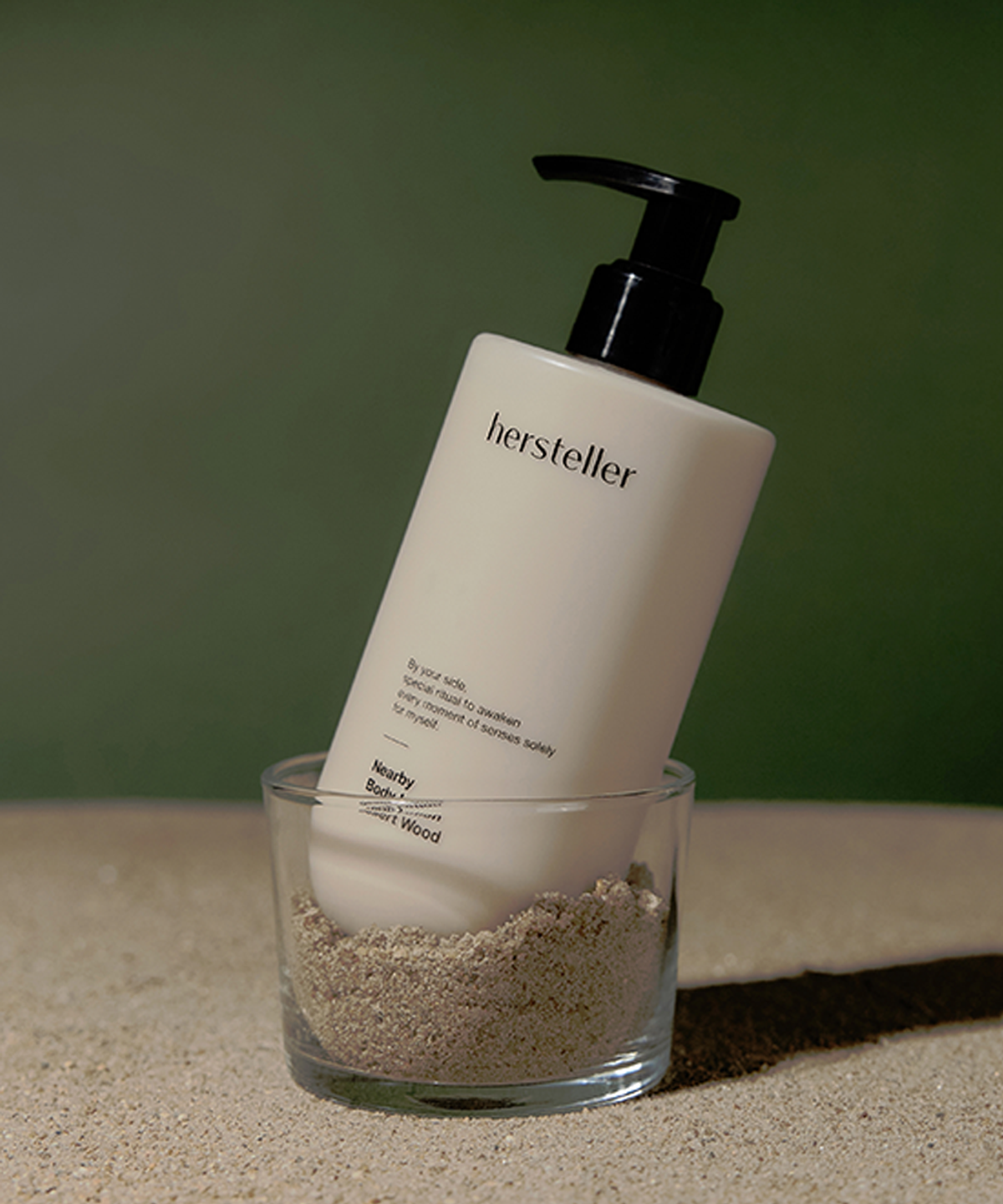 허스텔러(HERSTELLER) 니어바이 바디 로션 데저트 우드 300ml