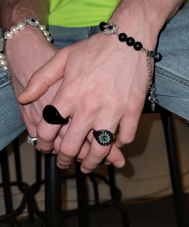 B.W.P Ring-19 Green Daisy Cubic Black