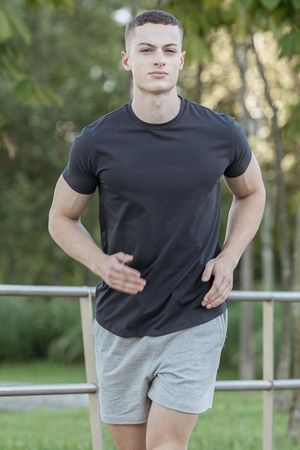 시그니처 무지 머슬핏 반팔 티셔츠