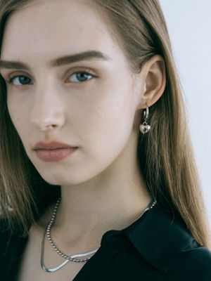 청키 하트 하프 후프 귀걸이 - 실버