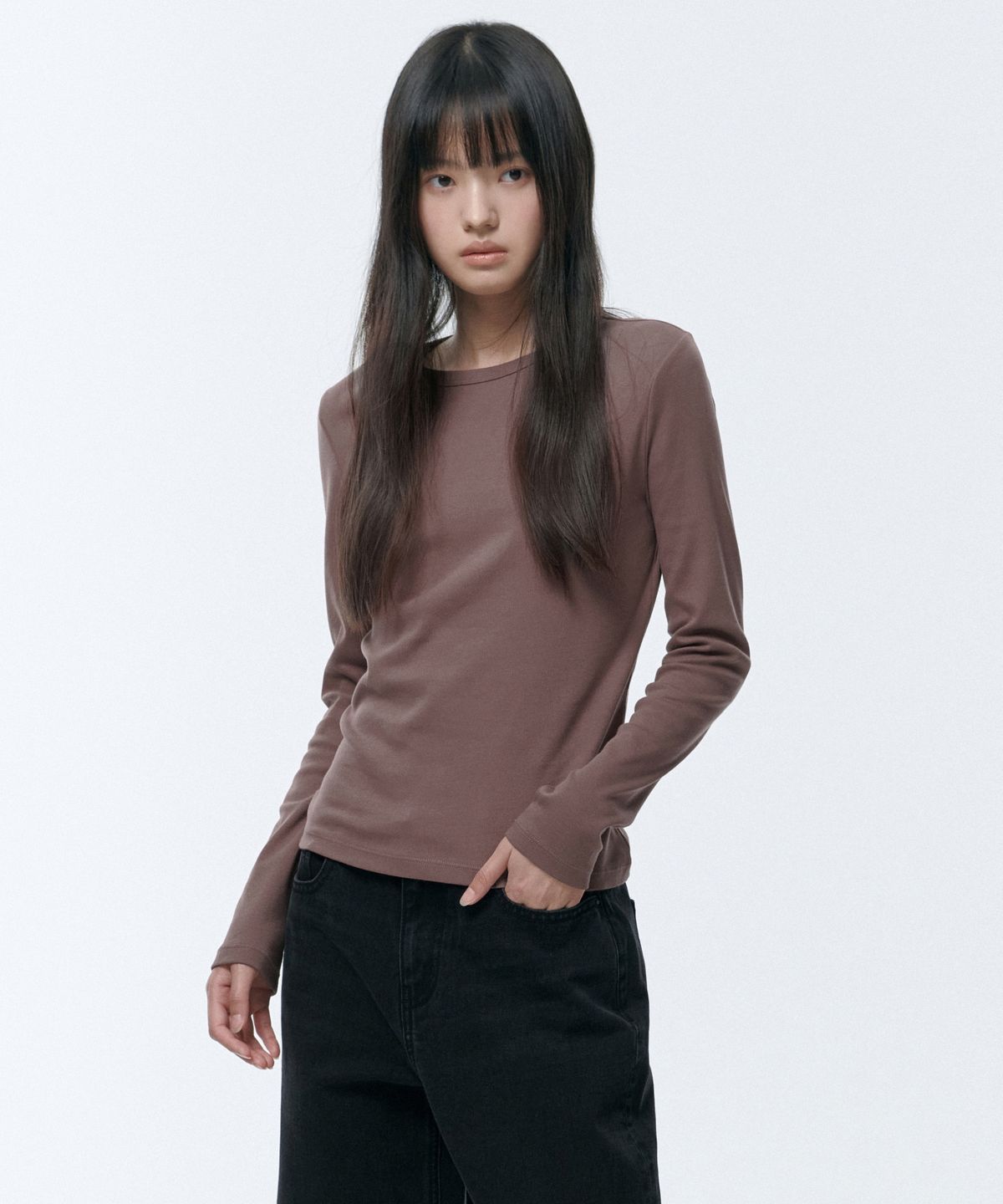 무신사 스탠다드 우먼(MUSINSA STANDARD WOMAN) 우먼즈 슬림 크루 넥 긴소매 티셔츠 [레드 빈]