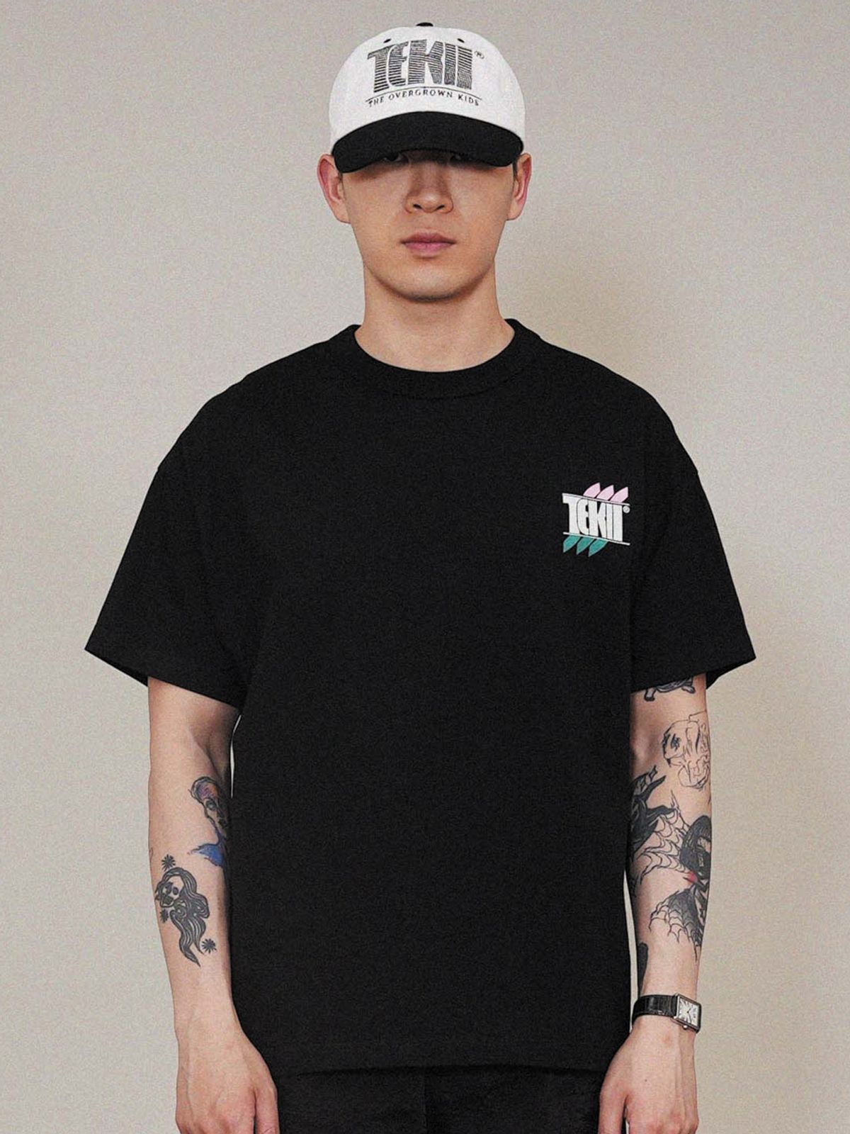 태키(TEKII) 웨이브 로고 티셔츠 블랙