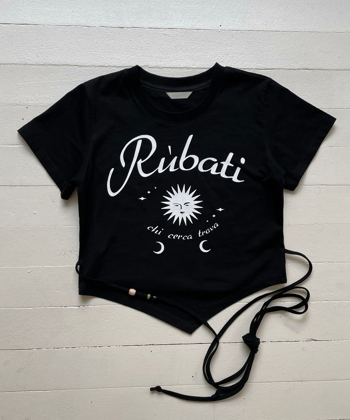 루바티(RUBATI) 썬앤문 스트랩 크롭티셔츠_블랙