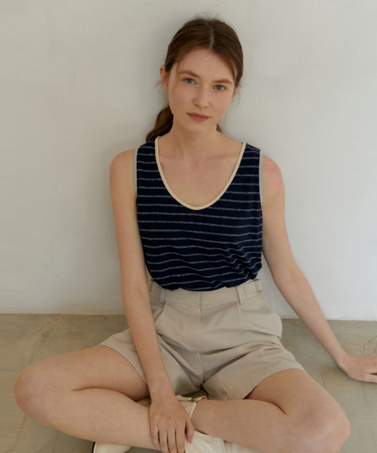 어나우트(UNNOUT) LINEN STRIPE SLEEVELESS SHIRT - NAVY