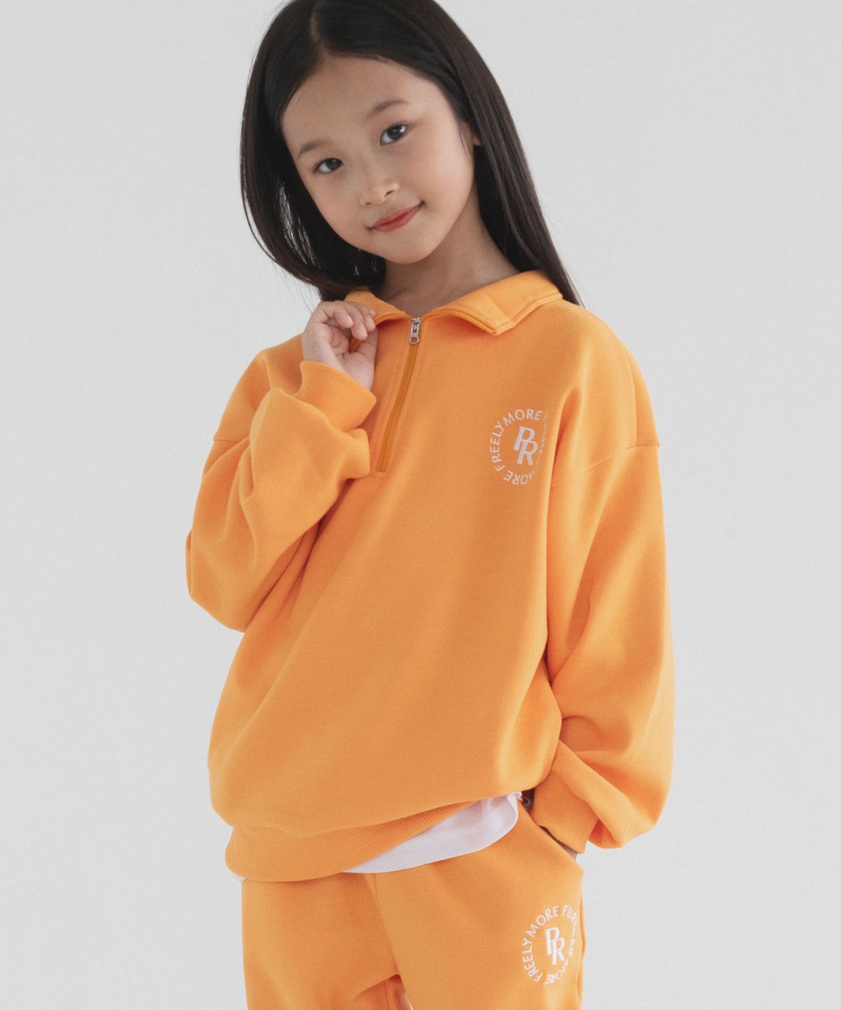 피아네르 키즈(PIANER KIDS) 서클 로고 반집업 오버핏 맨투맨 (오렌지)