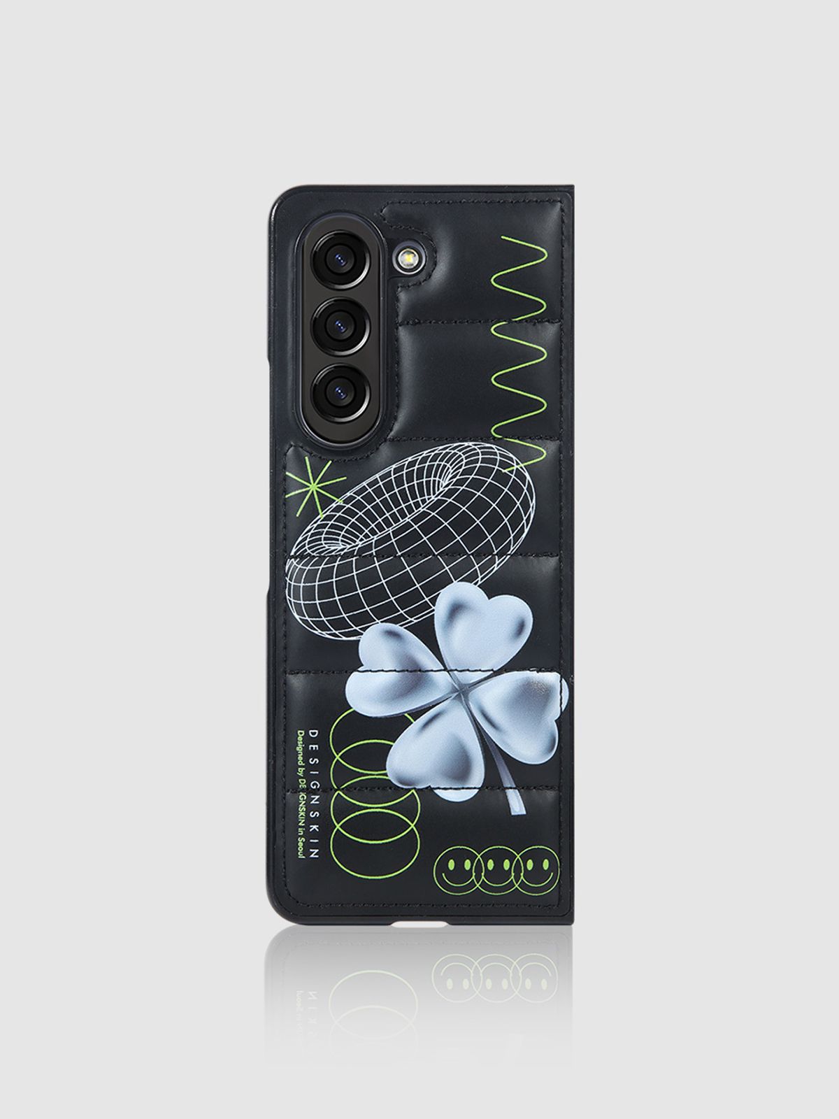 디자인스킨(DESIGNSKIN) 갤럭시Z폴드5 엠보 케이스-블랙/클로버