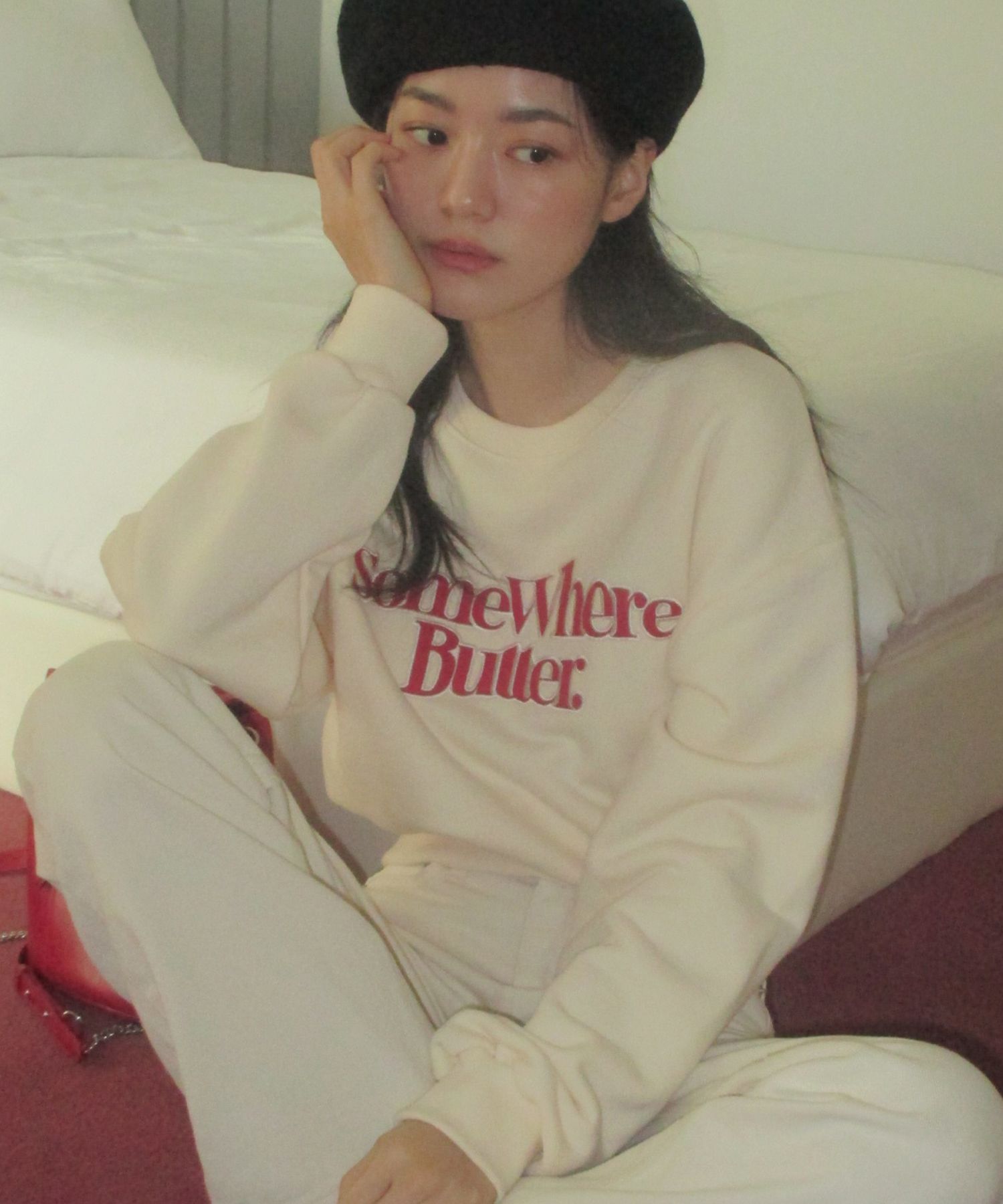 韓国女子 人気[SOMEWHERE BUTTER]CRACK LOGO HALF SWEATSHIRT MUSINSA | SOMEWHEREBUTTER new wave logo sweatshirt - cream