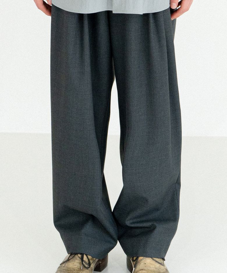 Pleated Wool Traveler Pant (Green Grey)