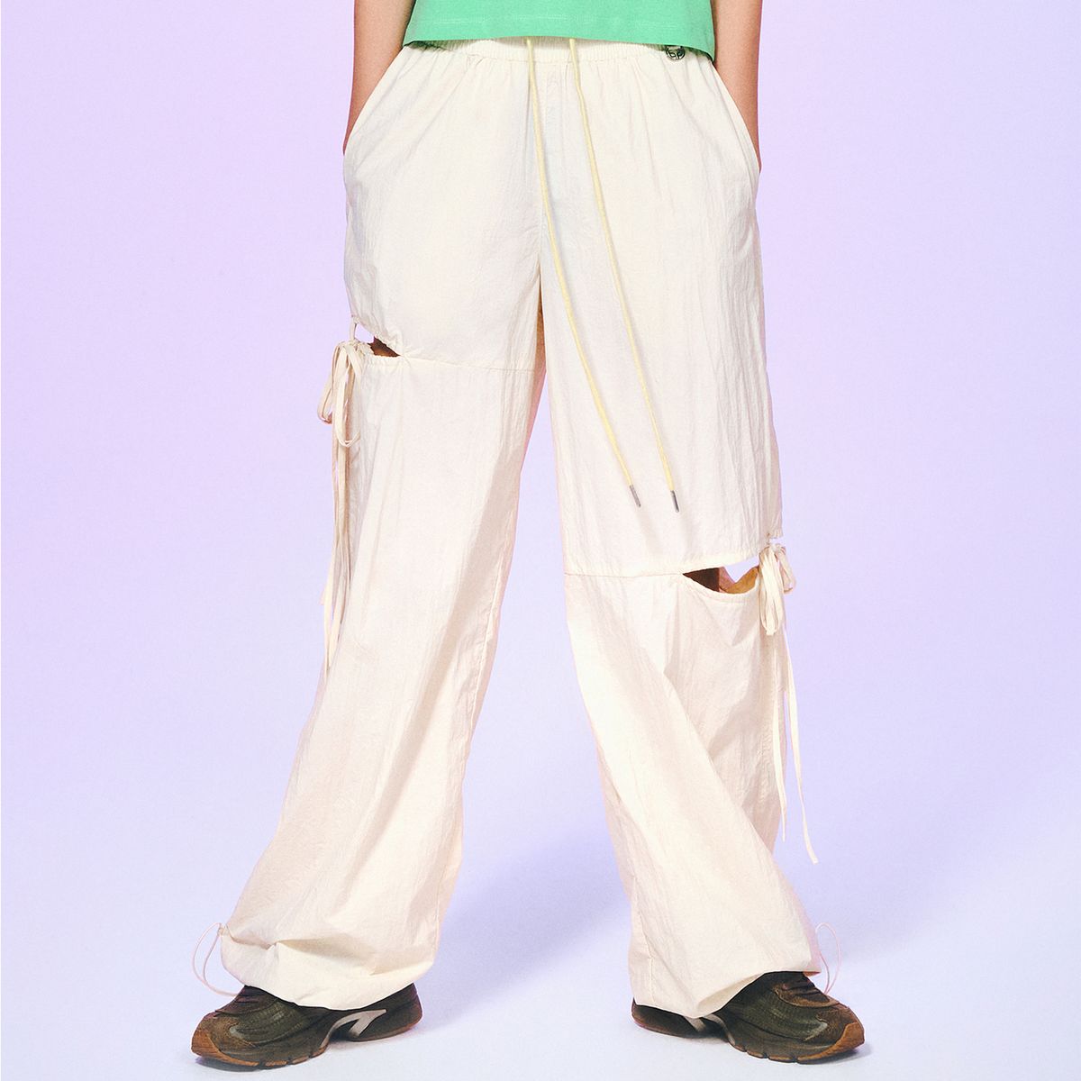 라라폭스(LALAFOX) CUT OUT STRING TRACK PANTS IVORY BP1WP005