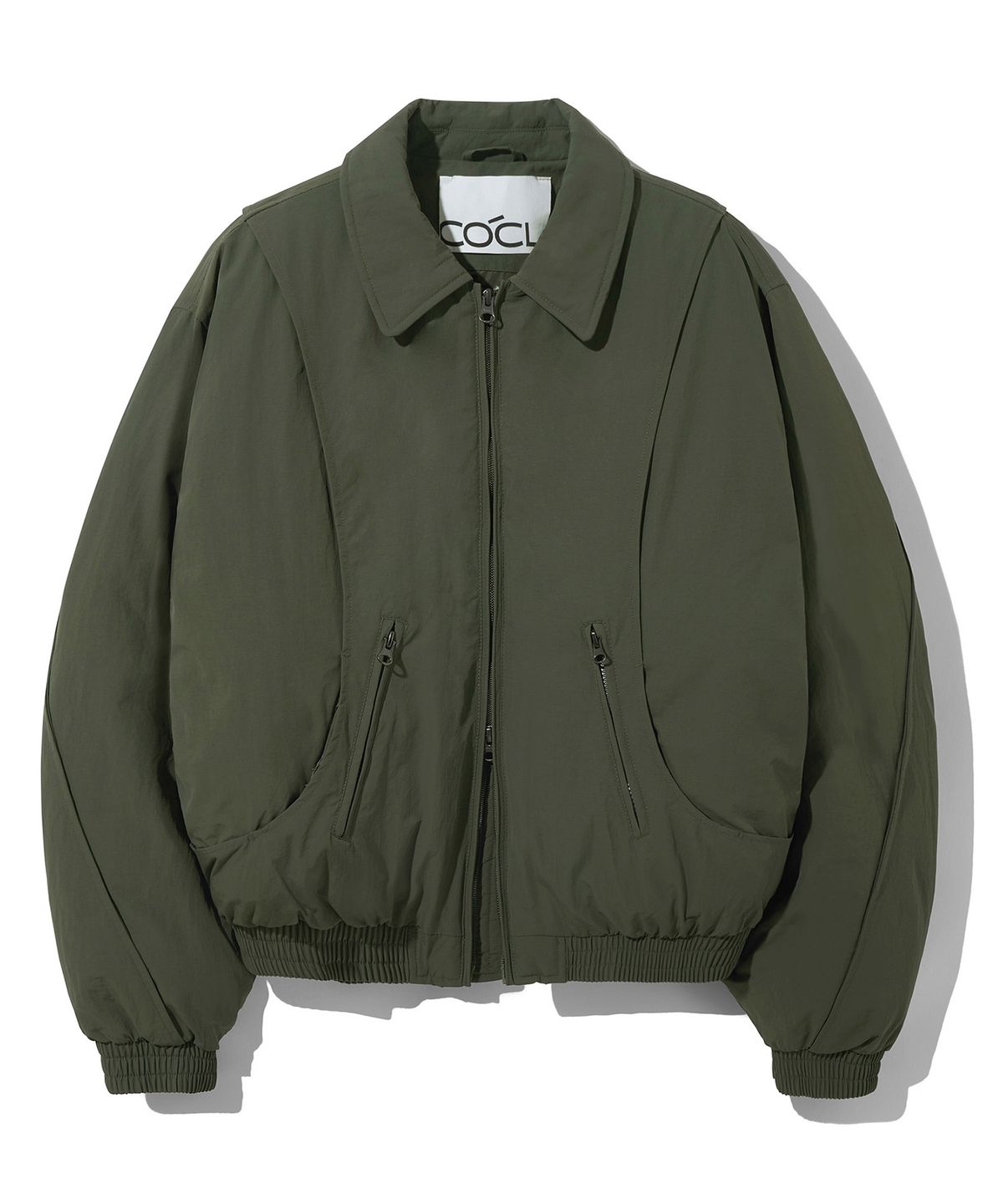 커스텀어클락(COSTUME O’CLOCK) 커브드 투웨이 항공 패딩 점퍼 카키 COOSJP045KHAKI