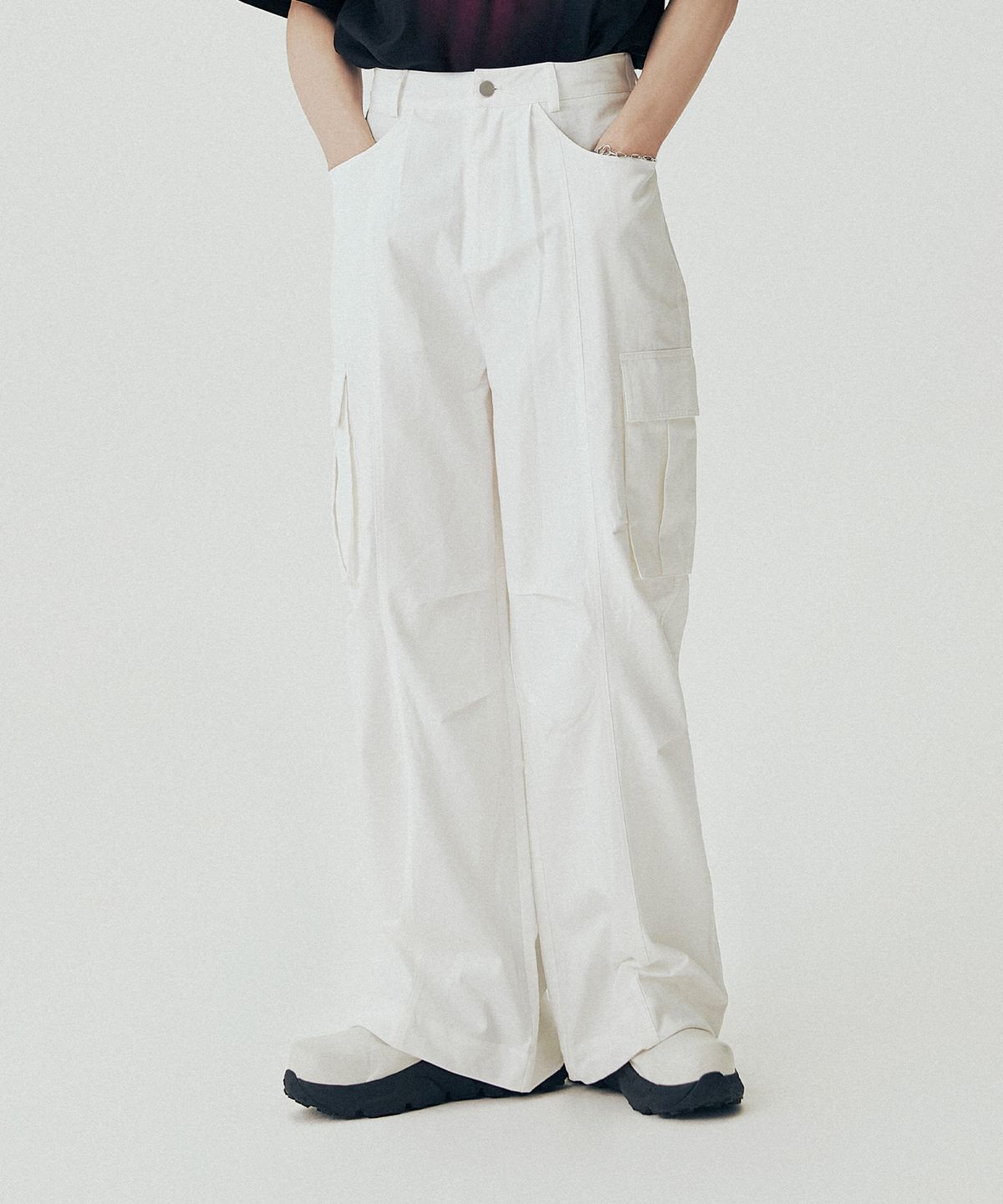 본챔스(BORN CHAMPS) CP CARGO6 WIDE PANTS B23FB11WH